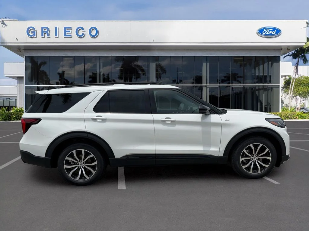 New 2026 Star White Metallic Tri-Coat Ford ST-Line image 8
