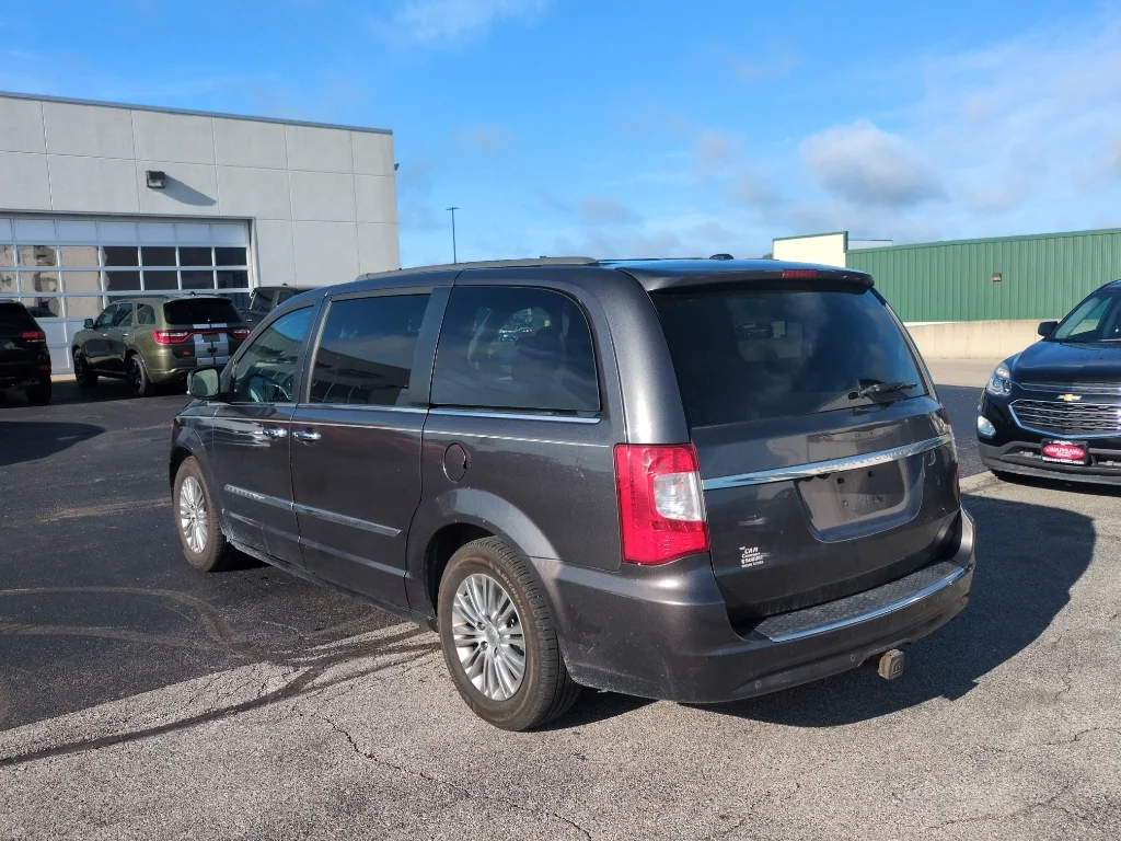 Used 2016 Granite Crystal Metallic Clearcoat Chrysler Touring-L Anniversary Edition image 8
