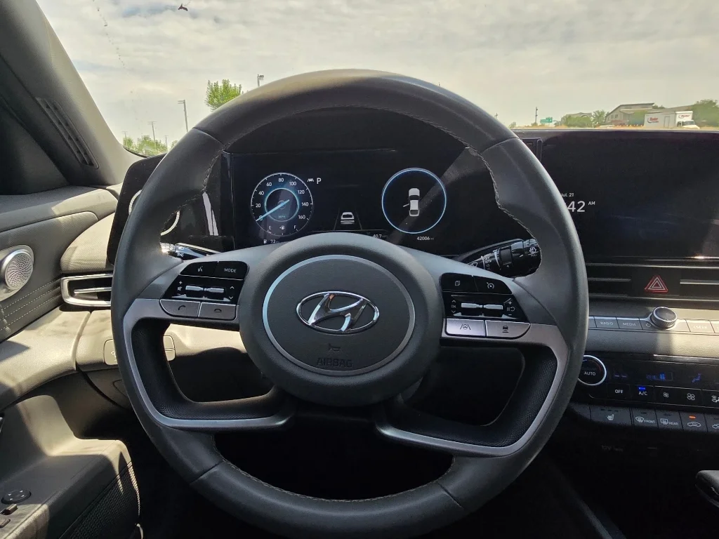 Used 2023 Fluid Metal Hyundai SEL image 27
