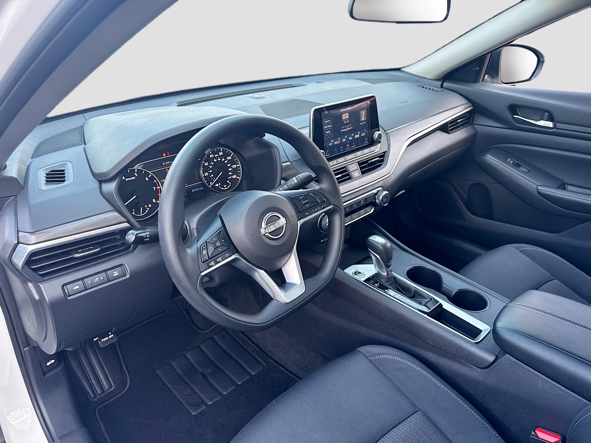Used 2025 Glacier White Nissan SV image 9