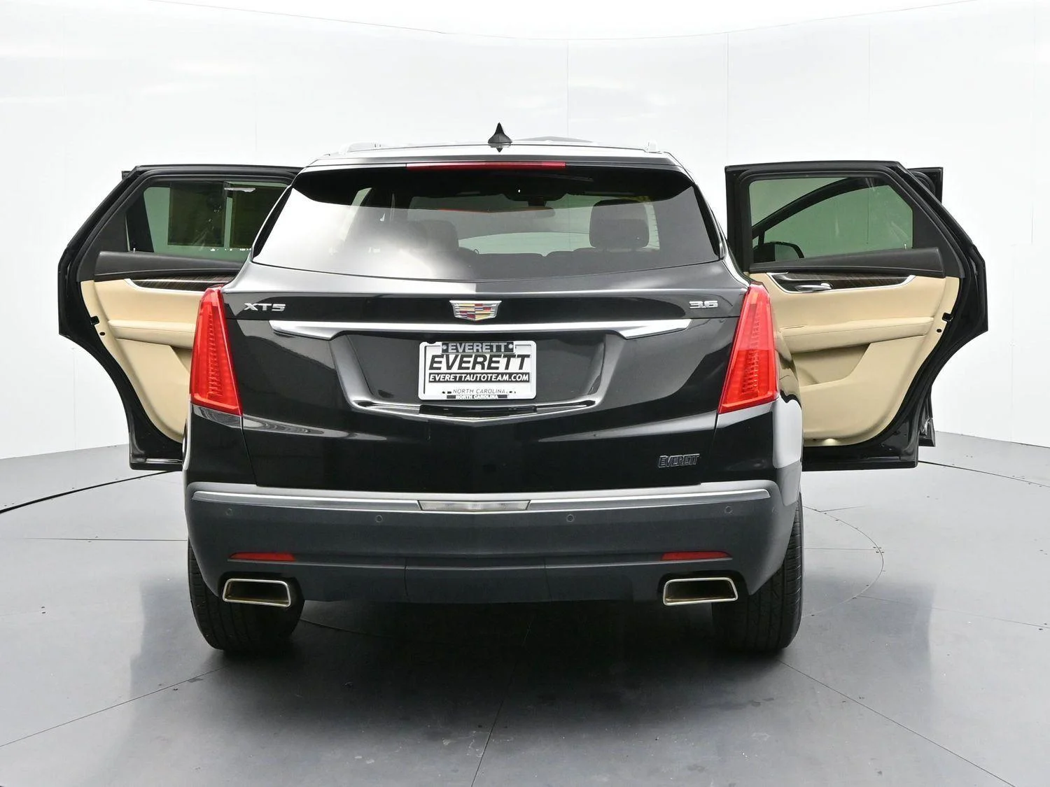 Used 2017 STELLAR BLACK METALLIC Cadillac FWD image 38