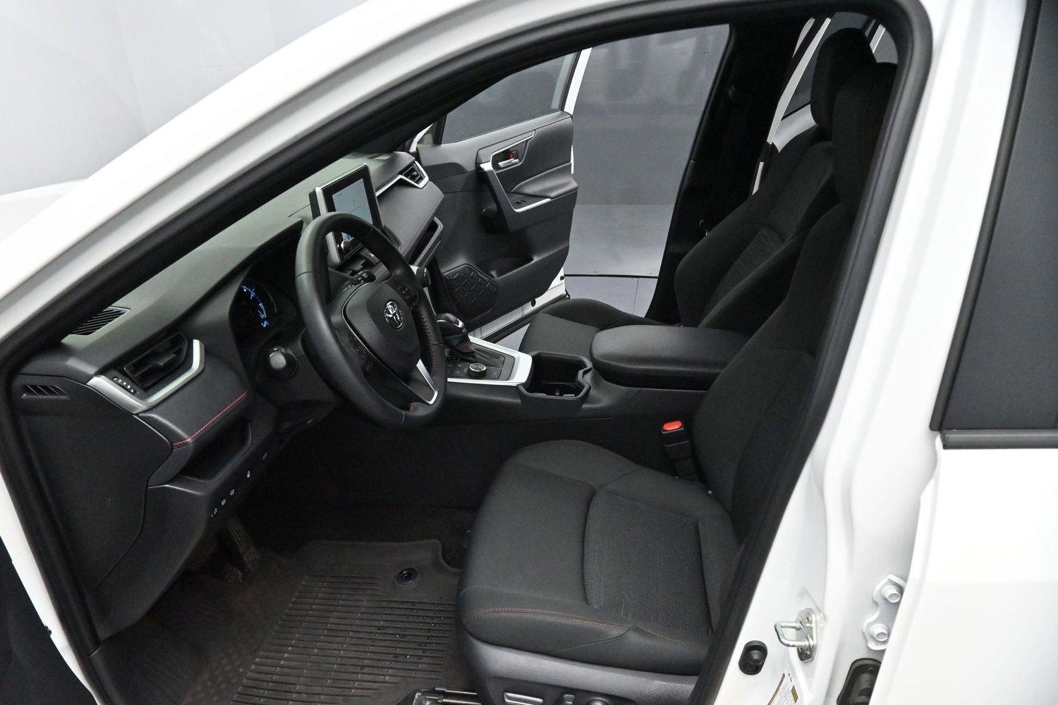 Used 2024 Ice Cap Toyota SE image 11