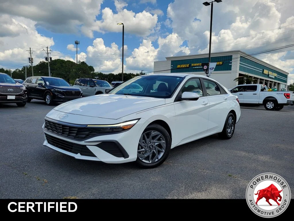 Used 2024 White Hyundai SEL image 2