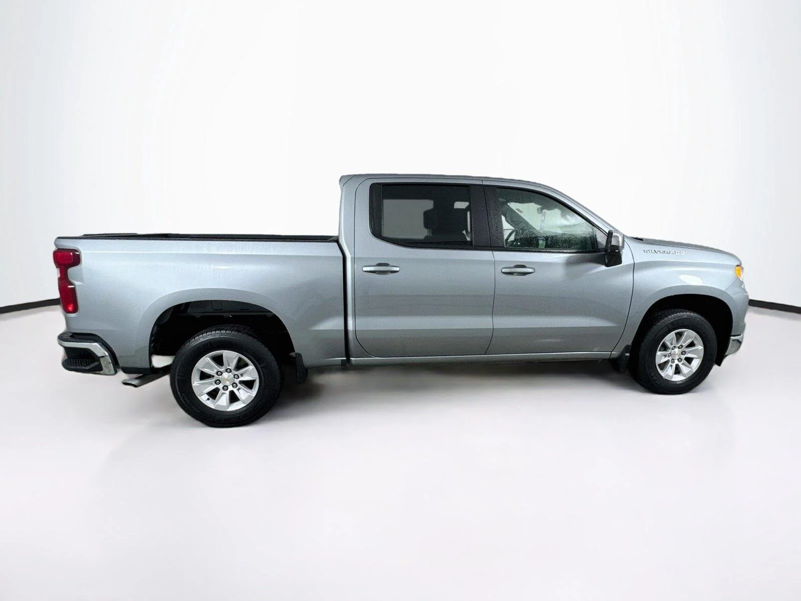 Used 2025 Sterling Gray Metallic Chevrolet LT image 8