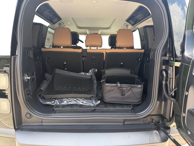 New 2026 Woolstone Green Land Rover X-Dynamic SE image 18