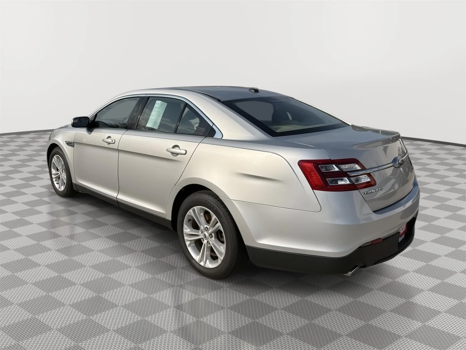 Used 2018  Ford SE FWD image 9