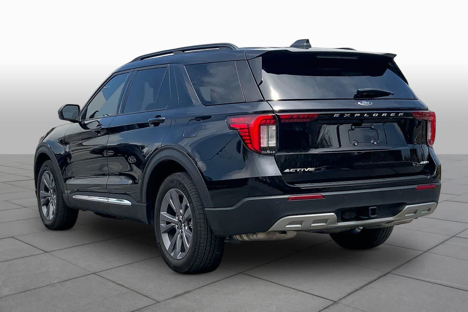 Used 2025 Agate Black Metallic Ford Active image 10