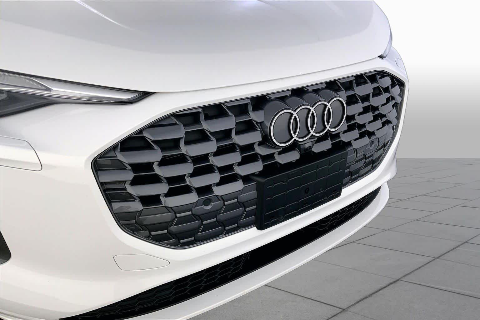 Used 2025 Arkona White Audi Premium image 32