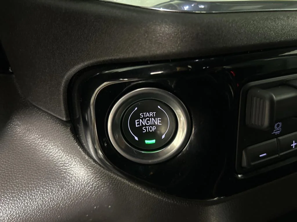 Used 2024 Onyx Black GMC SLT image 27