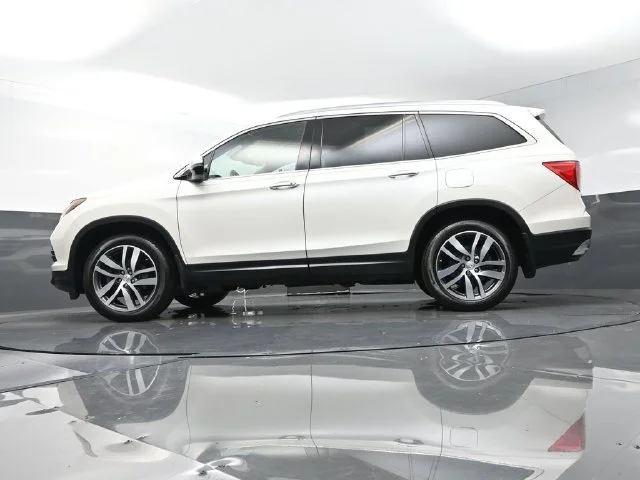 Used 2017 White Honda Touring image 52