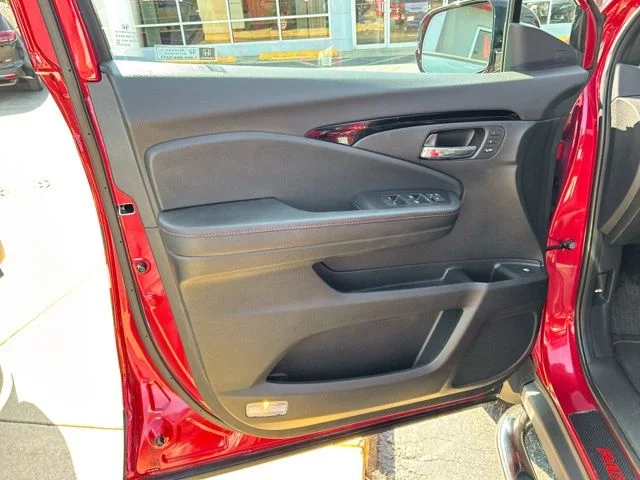 Used 2025  Honda Black Edition image 24