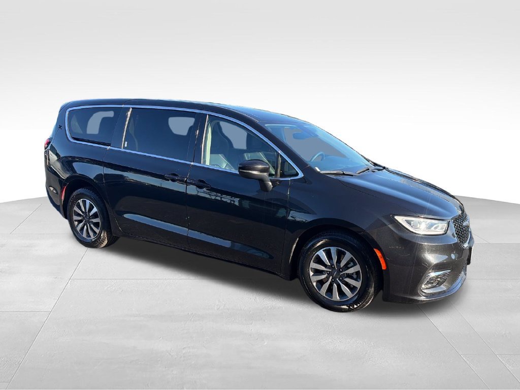 Used 2023 Black Chrysler Touring L image 7