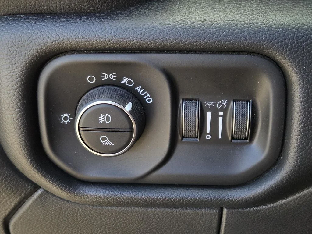 Used 2019 Black Ram Laramie image 16