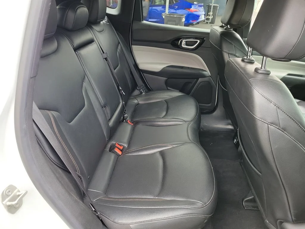 Used 2024 White/off-white Jeep Limited image 21
