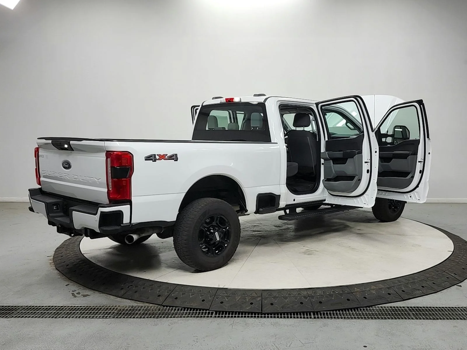 Used 2023 White Ford XL image 15