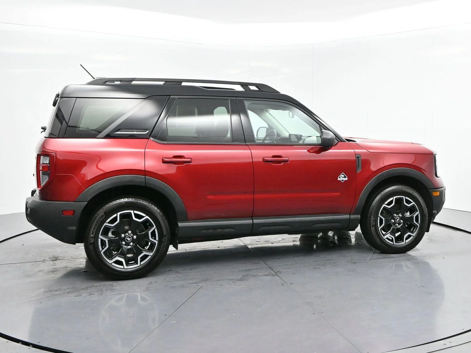 Used 2025 Ruby Red Metallic Tinted Clearcoat Ford Outer Banks image 8