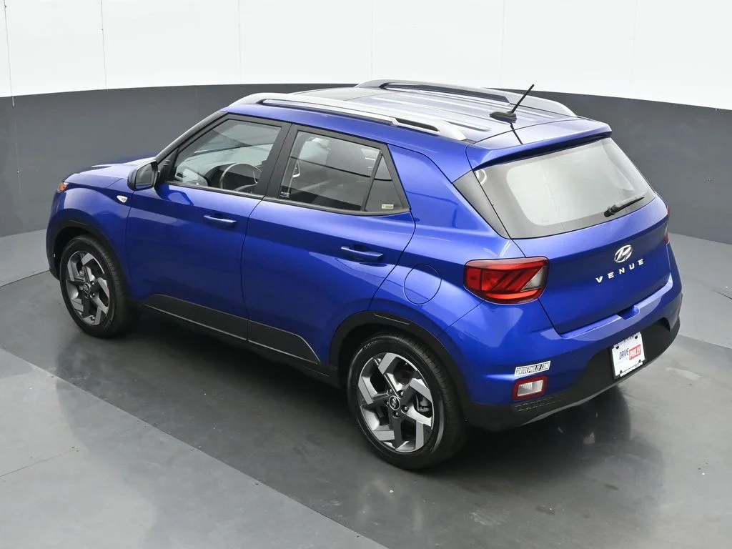 Used 2025 Blue Hyundai SEL image 19