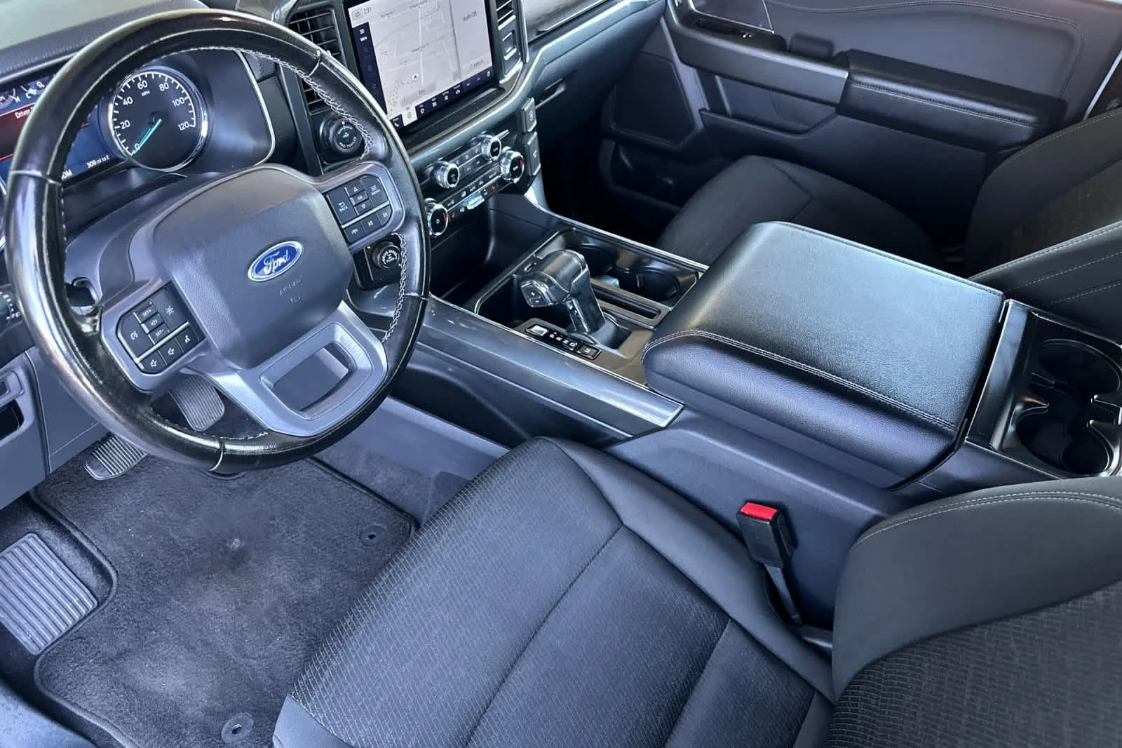 Used 2023 Oxford White Ford XLT image 11
