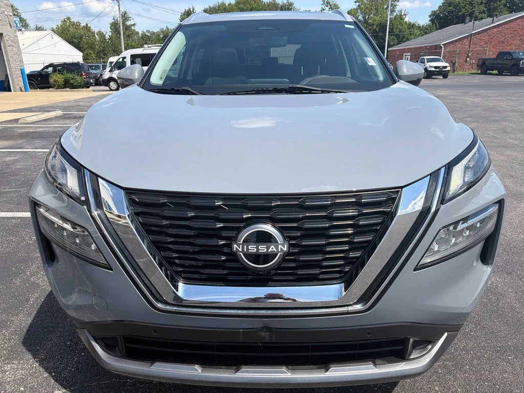 Used 2023 Boulder Gray Pearl Nissan SL image 8