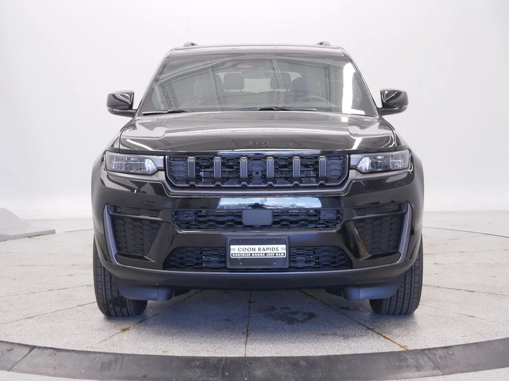 New 2026 Diamond Black Crystal Pearl-Coat Exterior Paint Jeep Altitude image 9
