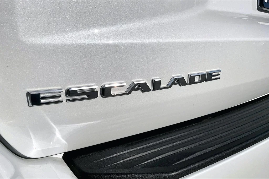 Used 2025 White Cadillac V-Series image 34