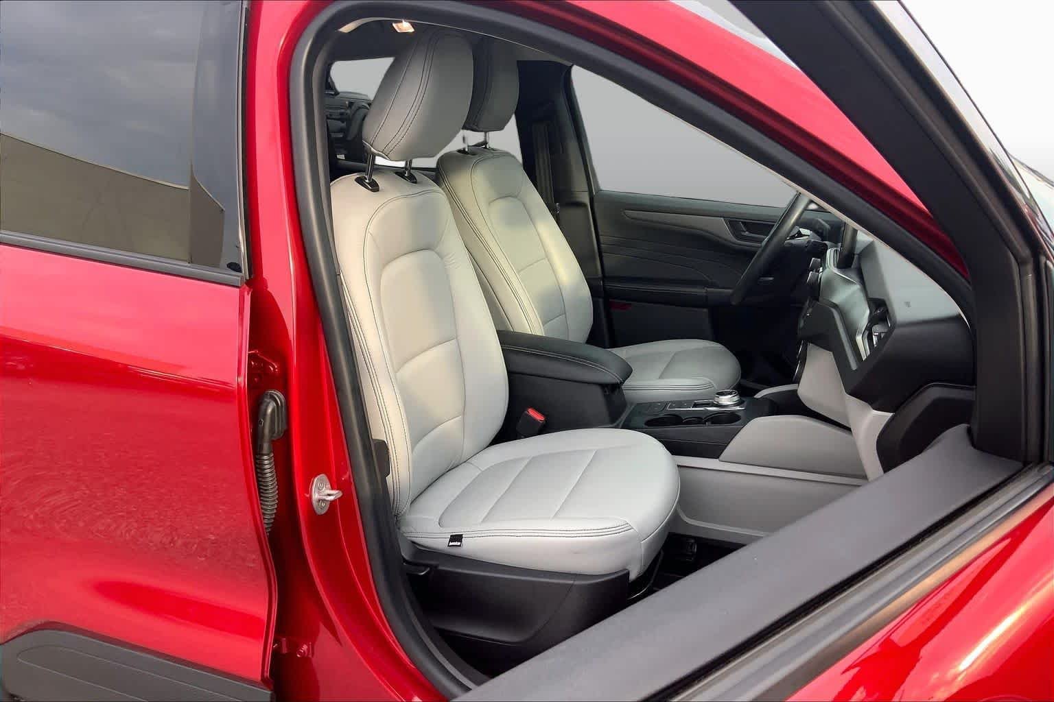 Used 2023 Rapid Red Metallic Tinted Clearcoat Ford Active image 9