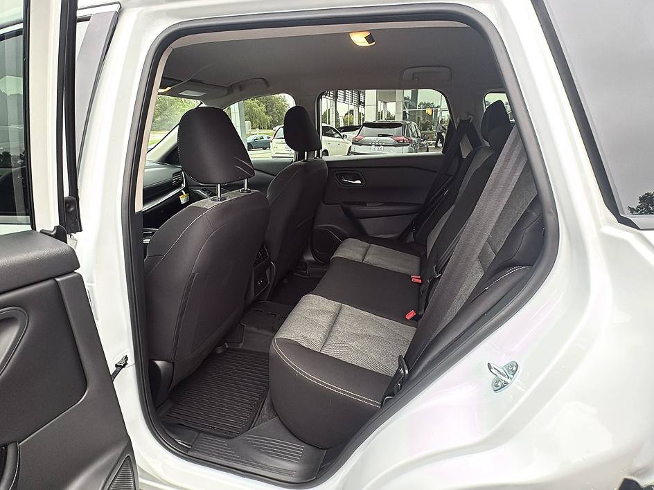 Used 2026 Everest White Pearl Tricoat Nissan SV image 23