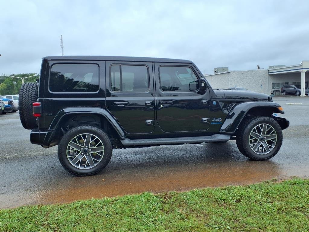 Used 2024 Black Clearcoat Jeep High Altitude image 21
