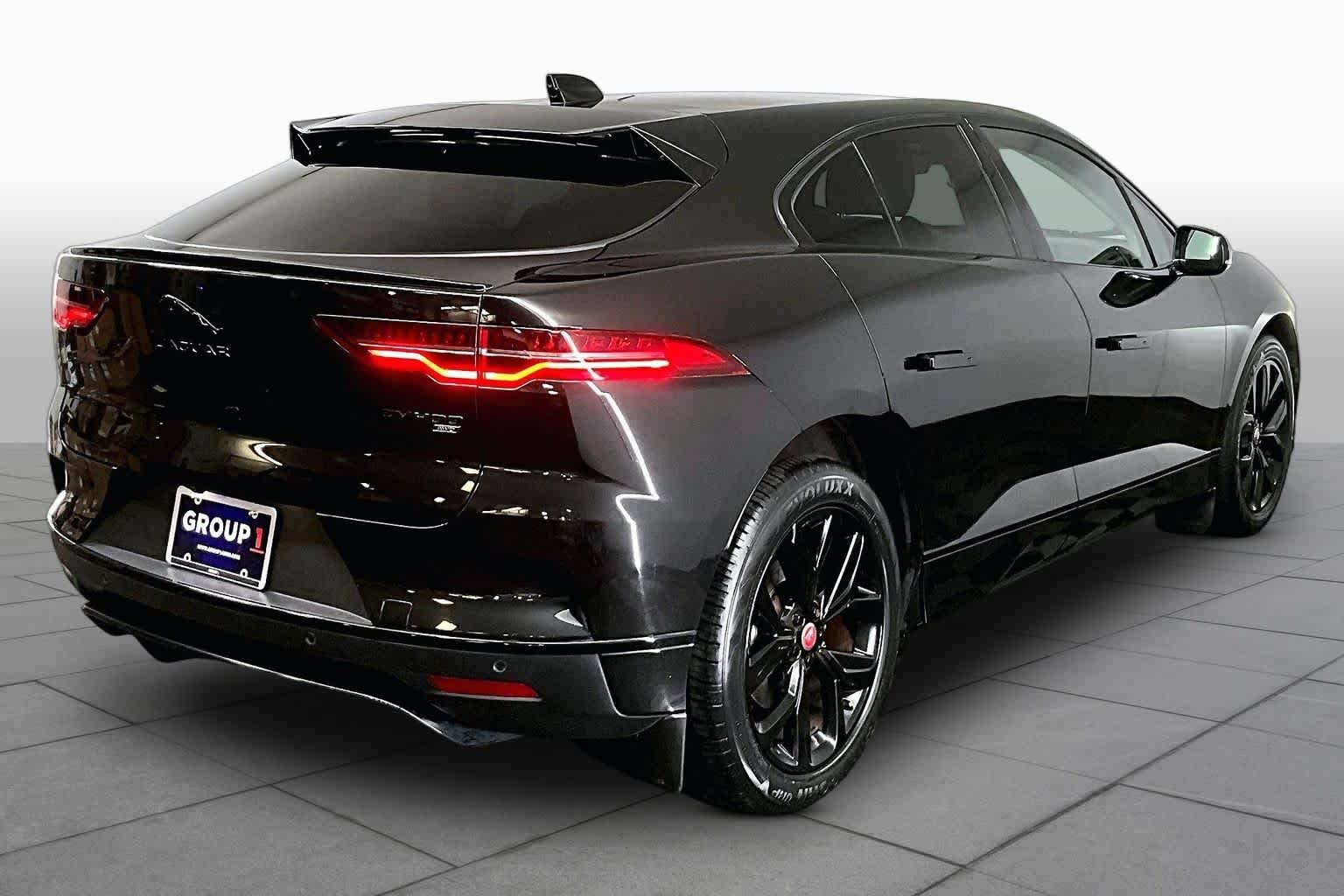 Used 2022 Santorini Black Metallic Jaguar HSE image 12