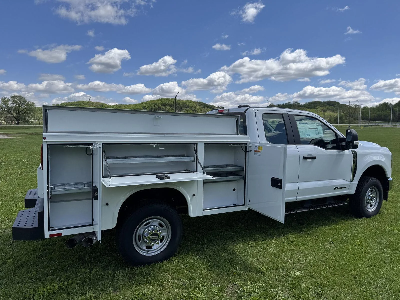 New 2026 Oxford White Ford XL image 7