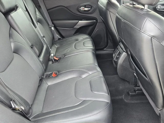 Used 2022 Gray Jeep Latitude Lux image 16