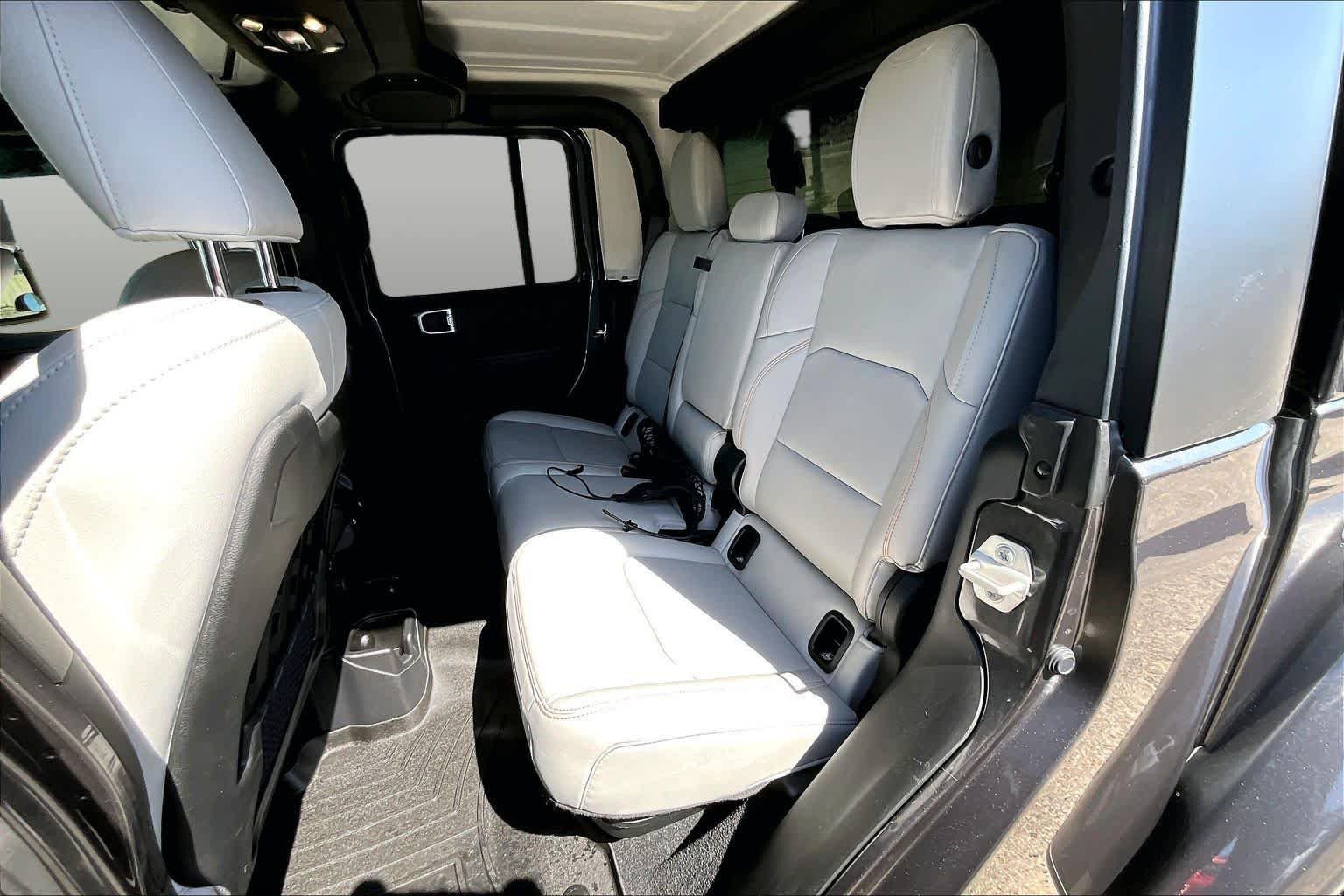 Certified Used 2023 Granite Crystal Clearcoat Metallic Jeep Mojave image 21