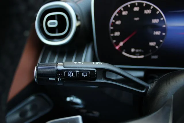 Used 2023  Mercedes-Benz GLC 300 image 7