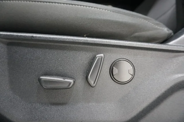 Used 2023 SILVER Ford XLT image 17