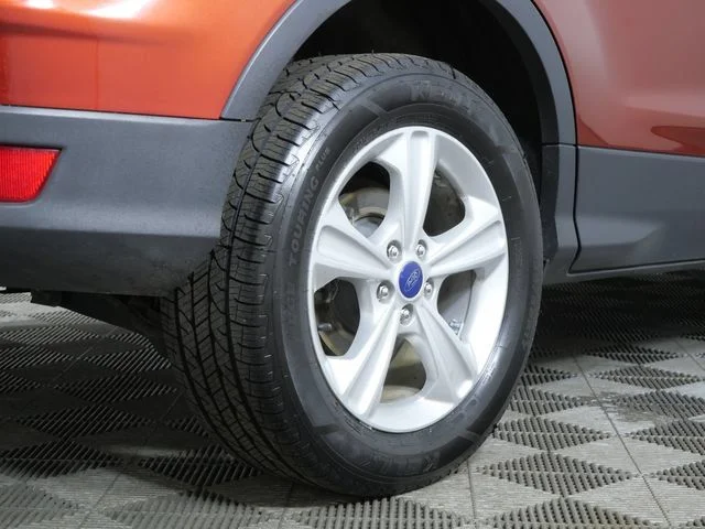 Used 2015 Orange Ford SE image 7