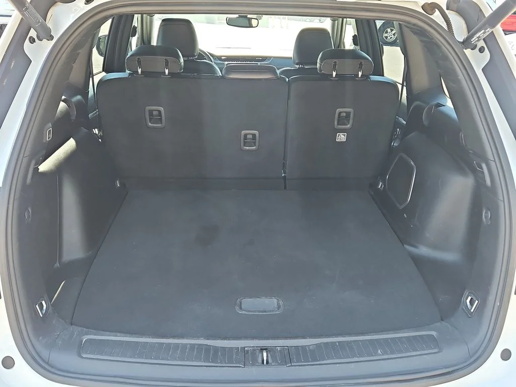 Used 2024 White Jeep 4xe image 10