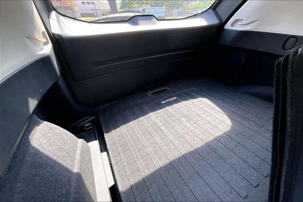 Used 2023 Silver Nissan SV image 30