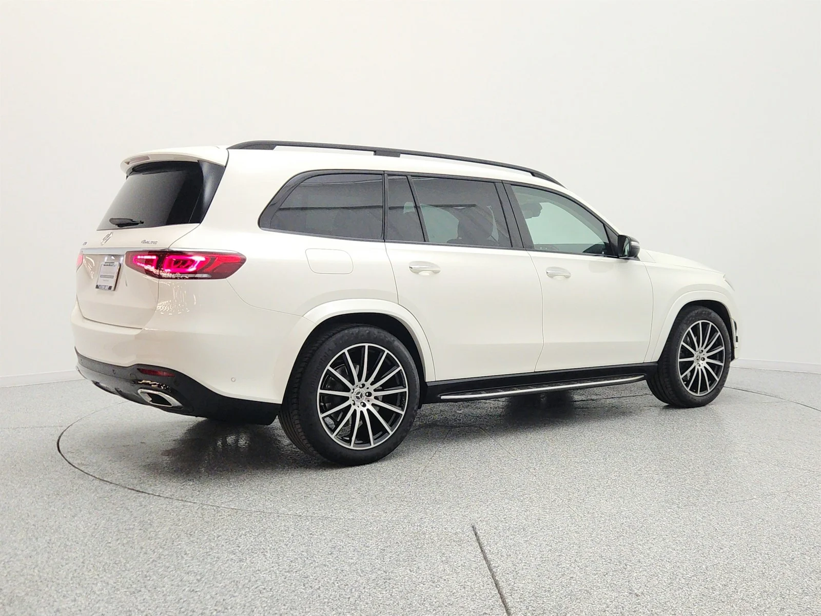Certified Used 2022 MANUFAKTUR Diamond White Bright Mercedes-Benz GLS 450 4MATIC® SUV image 5