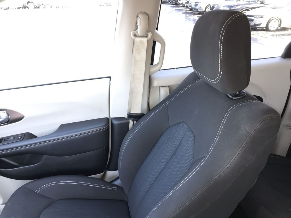 Used 2024 Silver Chrysler LX image 23
