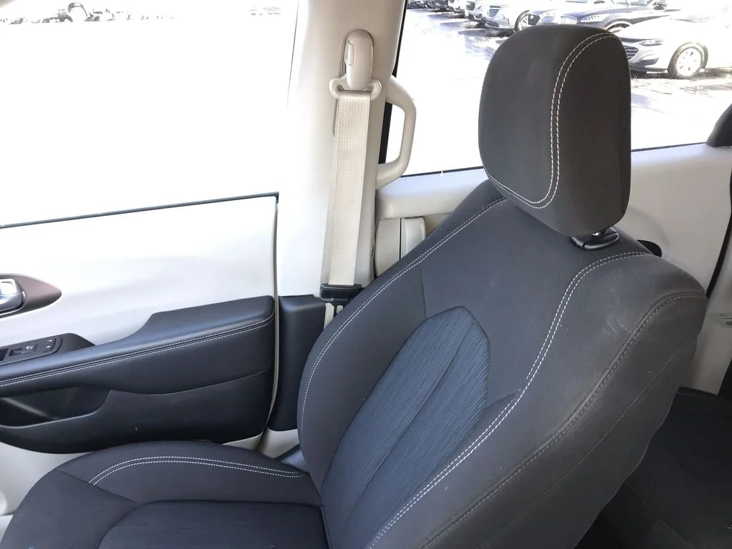 Used 2024 Silver Chrysler LX image 23