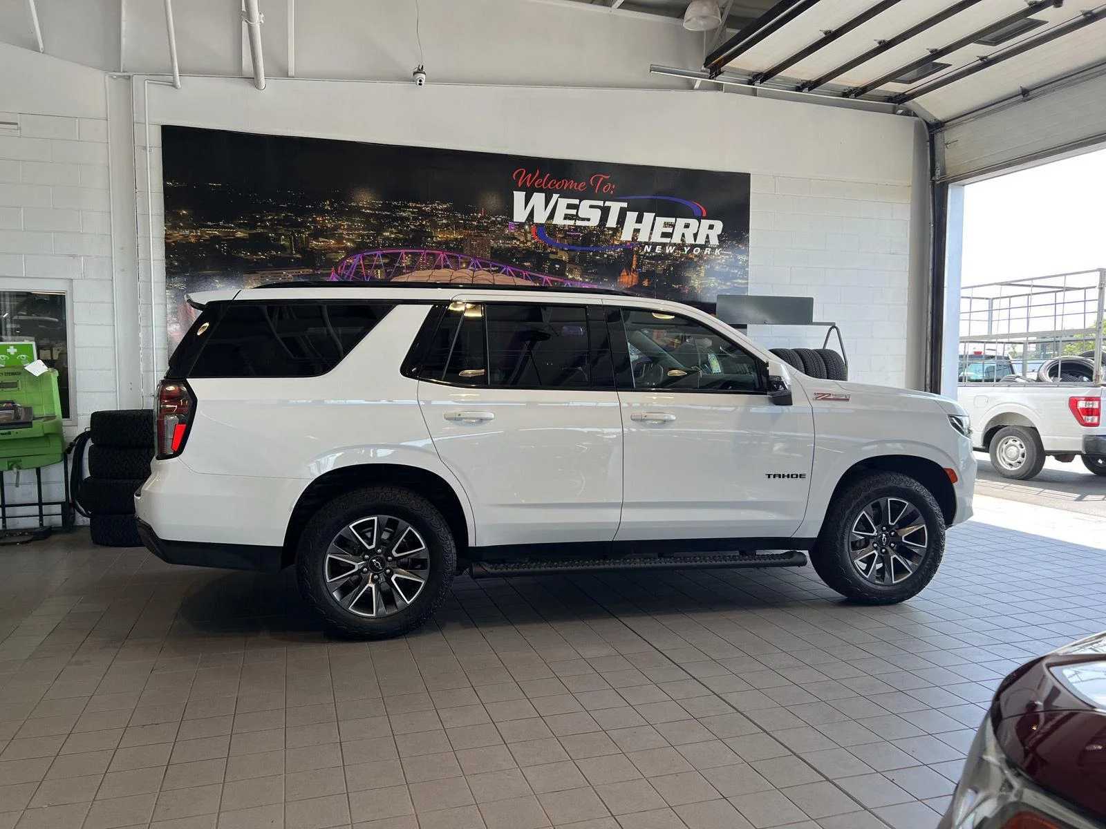 Used 2024 Summit White Chevrolet Z71 image 9
