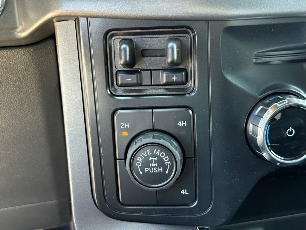 New 2026 Oxford White Ford XLT image 13