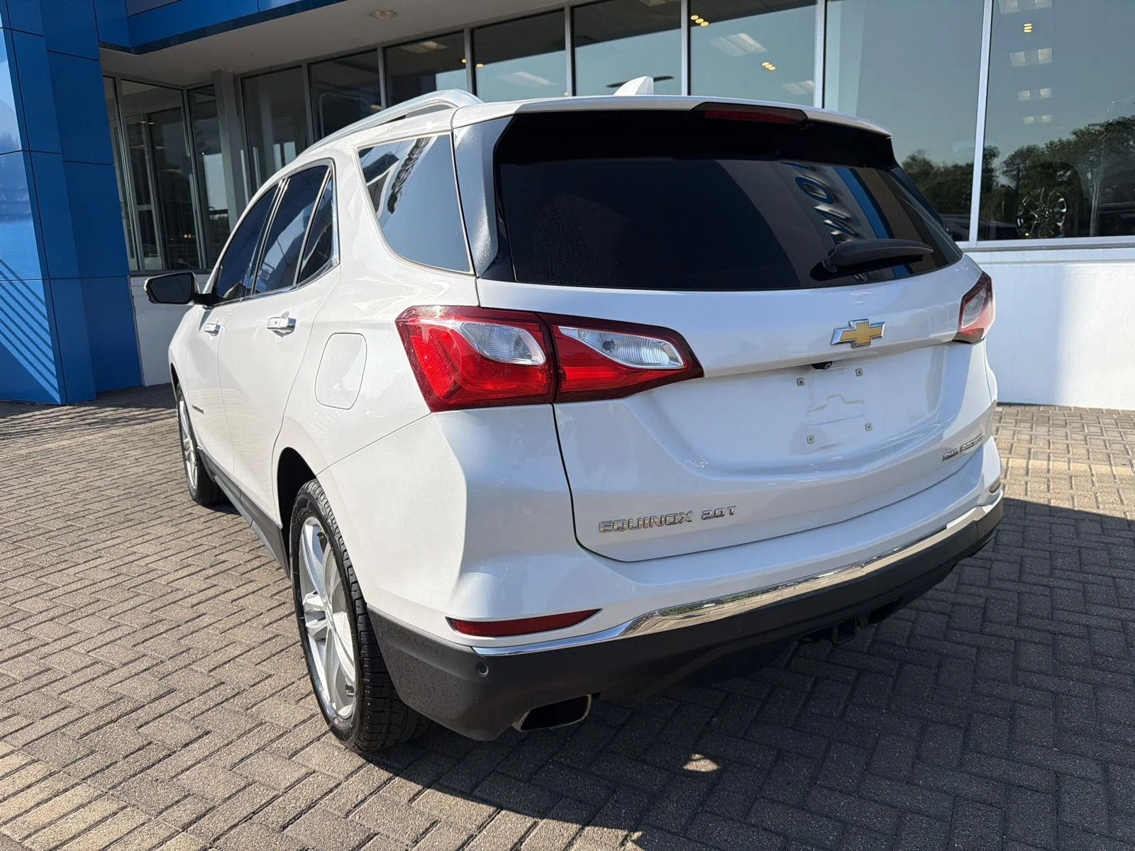 Used 2019 Iridescent Pearl Tricoat Chevrolet Premier image 3