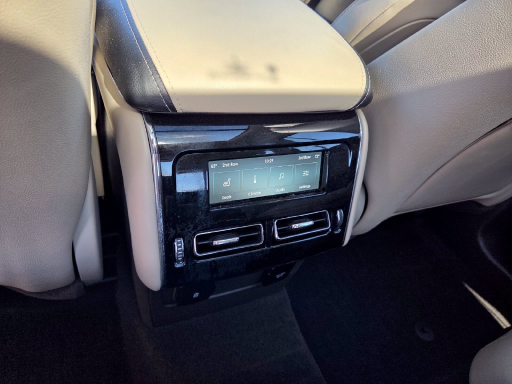 Used 2020 Red Lincoln Reserve image 7