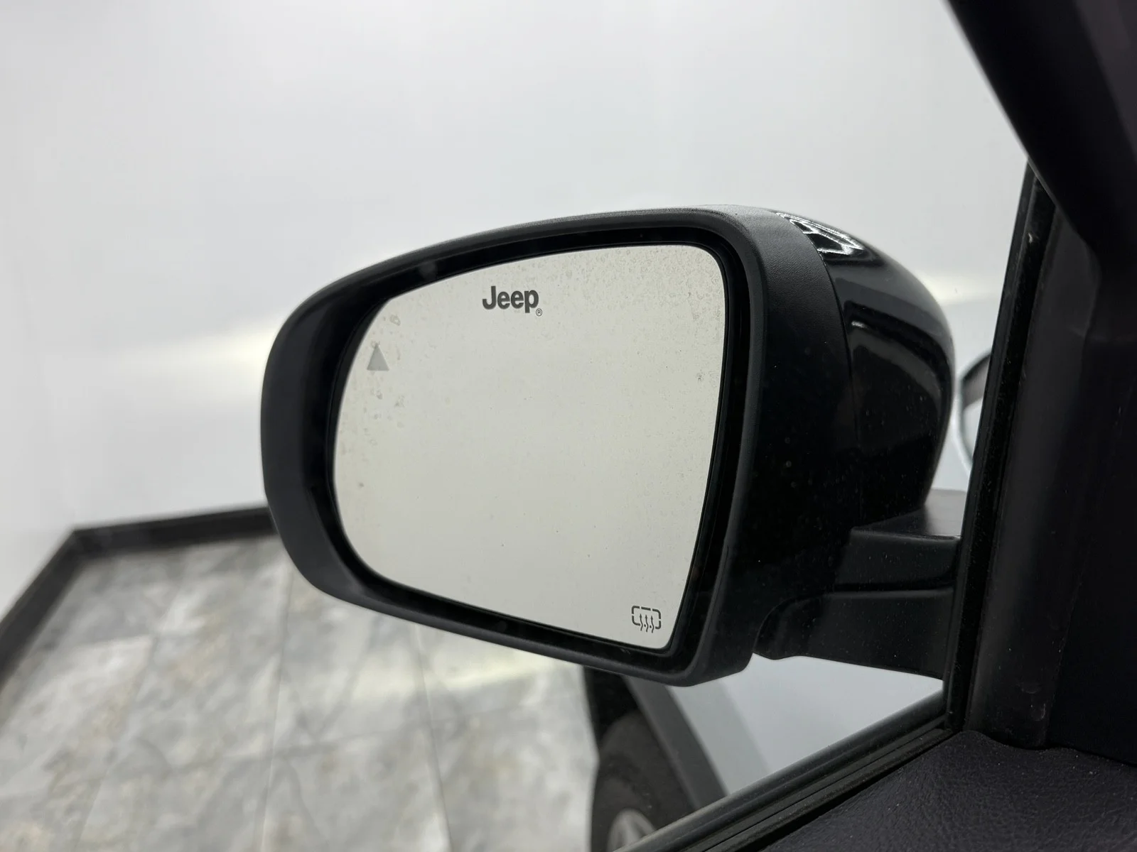 Used 2024 Silver Zynith Metallic Clearcoat Jeep Latitude 4X4 image 28