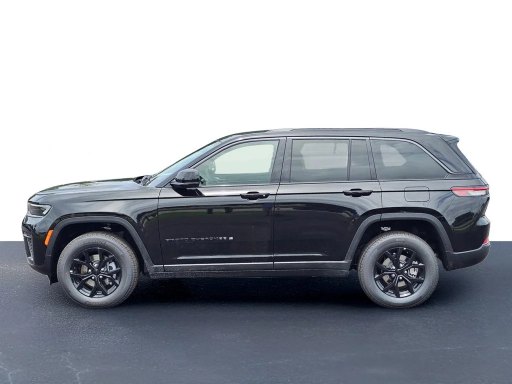 New 2026 Diamond Black Crystal Pearl-Coat Exterior Paint Jeep Altitude image 13