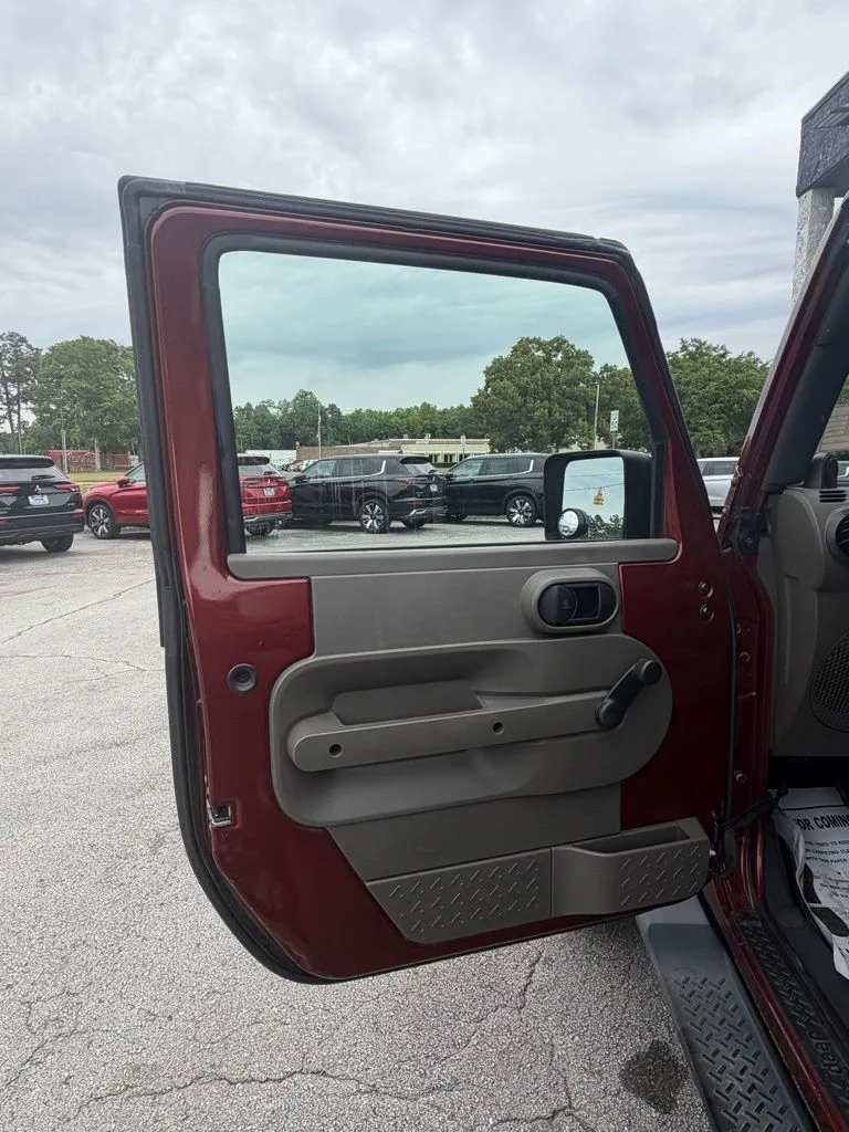 Used 2008 Red Jeep Unlimited X image 11