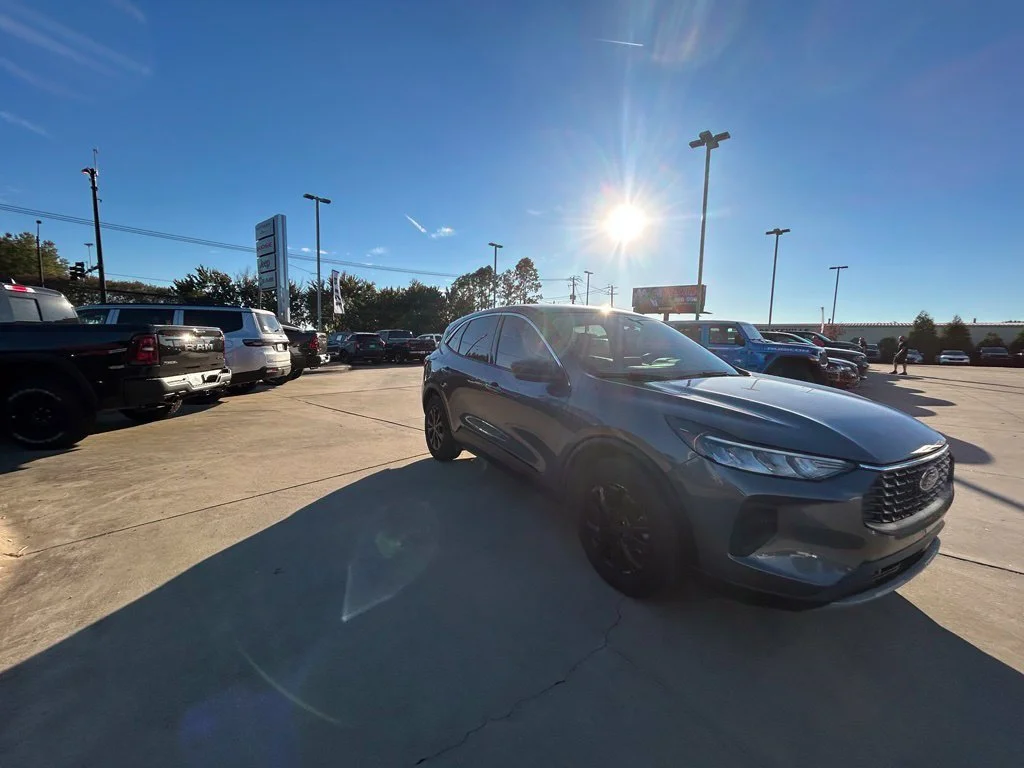 Used 2024 Gray Ford Active image 1