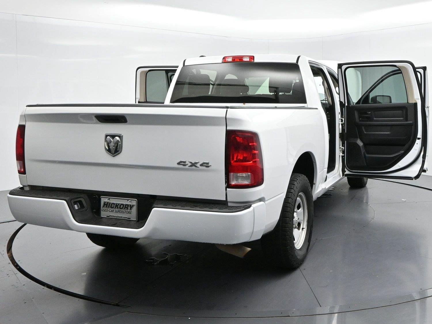 Used 2015 Bright White Clearcoat Ram Tradesman image 35