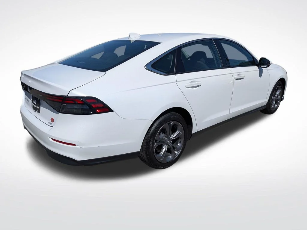 Used 2023 White Honda EX image 3